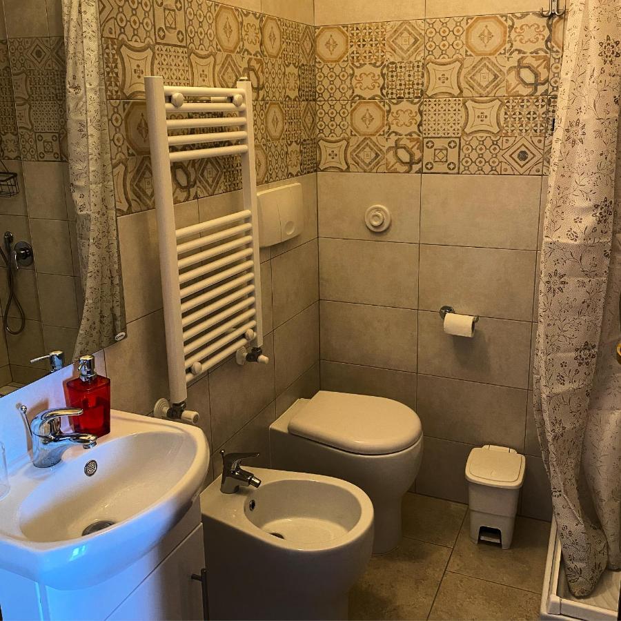 B&B Ai Glicini - Castelli Romani มารีโน ภายนอก รูปภาพ